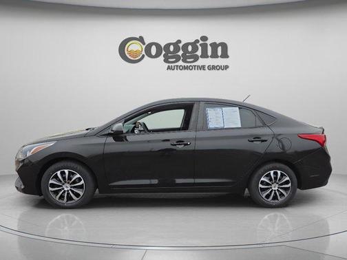 Absolute Black 2018 Hyundai Accent SE