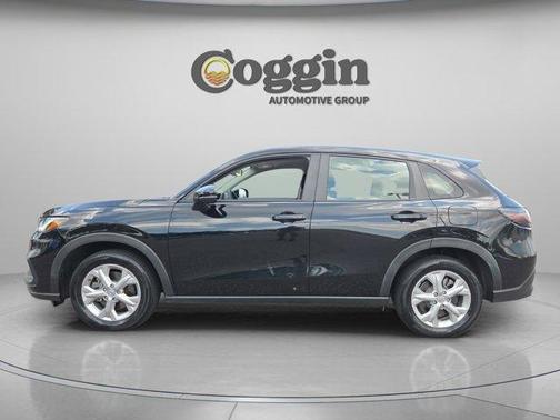 Crystal Black Pearl 2023 Honda HR-V LX