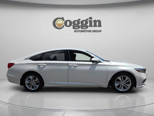 Lunar Silver Metallic 2018 Honda Accord LX