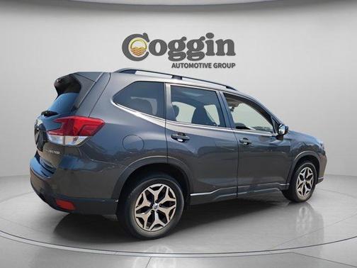 Magnetite Gray Metallic 2021 Subaru Forester Premium