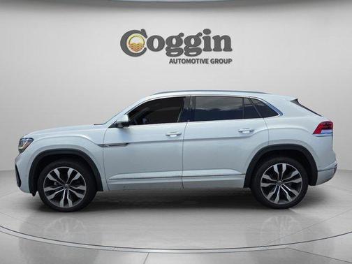 Oryx White Pearl Effect 2022 Volkswagen Atlas Cross Sport 3.6L V6 SEL Premium R-Line