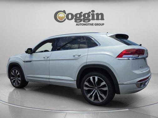 Oryx White Pearl Effect 2022 Volkswagen Atlas Cross Sport 3.6L V6 SEL Premium R-Line