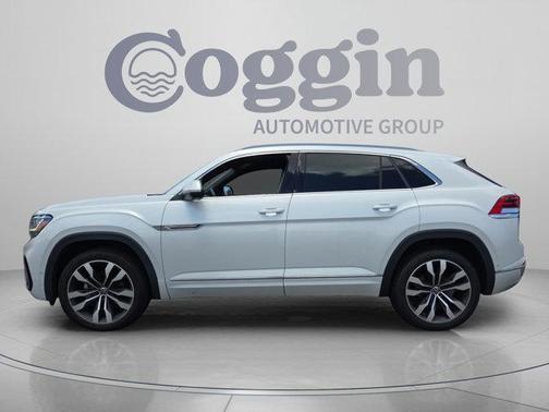 Oryx White Pearl Effect 2022 Volkswagen Atlas Cross Sport 3.6L V6 SEL Premium R-Line