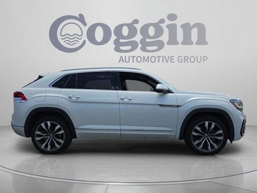 Oryx White Pearl Effect 2022 Volkswagen Atlas Cross Sport 3.6L V6 SEL Premium R-Line