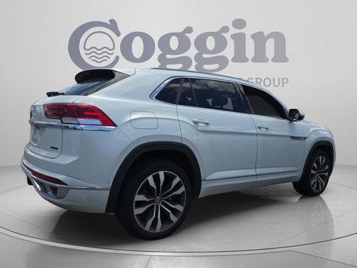 Oryx White Pearl Effect 2022 Volkswagen Atlas Cross Sport 3.6L V6 SEL Premium R-Line