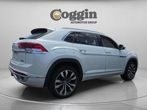 Oryx White Pearl Effect 2022 Volkswagen Atlas Cross Sport 3.6L V6 SEL Premium R-Line