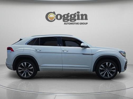 Oryx White Pearl Effect 2022 Volkswagen Atlas Cross Sport 3.6L V6 SEL Premium R-Line