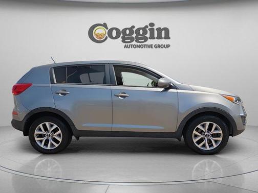 Mineral Silver 2016 Kia Sportage LX