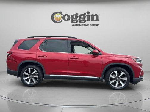 Radiant Red Metallic II 2023 Honda Pilot Touring