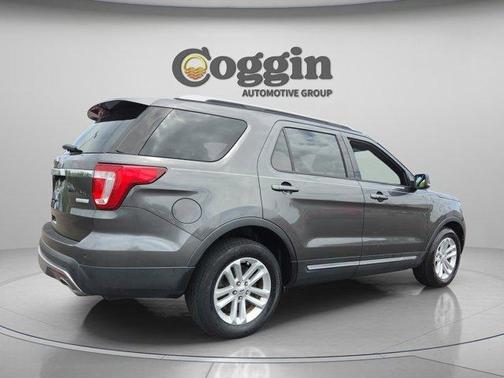Magnetic 2017 Ford Explorer XLT
