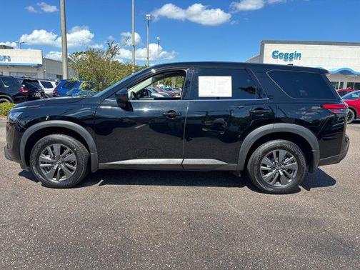 2023 Nissan Pathfinder S