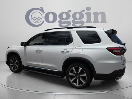 Lunar Silver Metallic 2024 Honda Pilot Elite