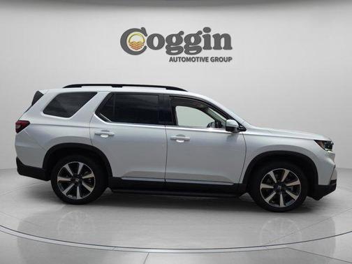 Lunar Silver Metallic 2024 Honda Pilot Elite