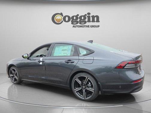 Meteorite Gray Metallic 2026 Honda Accord SE