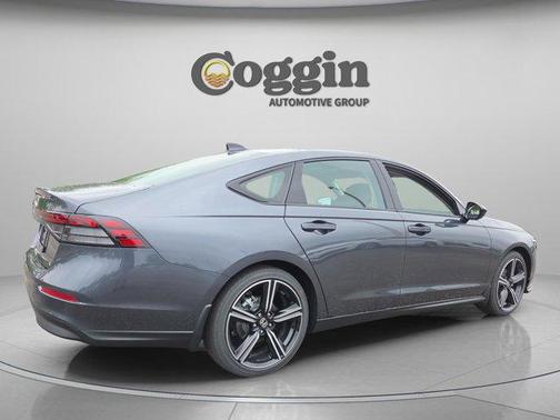 Meteorite Gray Metallic 2026 Honda Accord SE