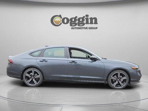 Meteorite Gray Metallic 2026 Honda Accord SE