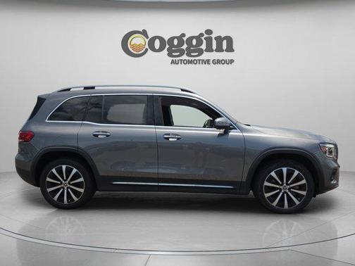 Mountain Gray Metallic 2022 Mercedes-Benz GLB 250 Base