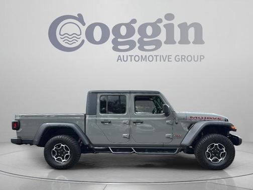 Sting Gray Clearcoat 2023 Jeep Gladiator Mojave