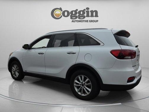 Snow White Pearl 2019 Kia Sorento LX V6
