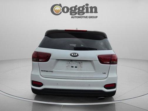 Snow White Pearl 2019 Kia Sorento LX V6