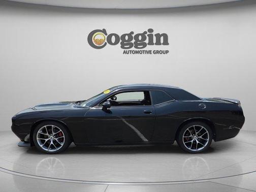 Pitch Black Clearcoat 2022 Dodge Challenger GT