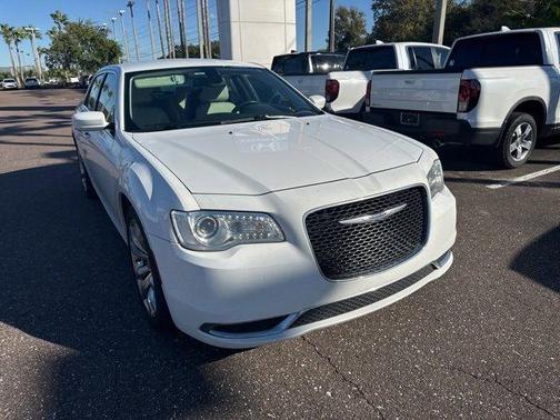 2019 Chrysler 300 Touring L