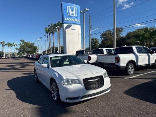 2019 Chrysler 300 Touring L