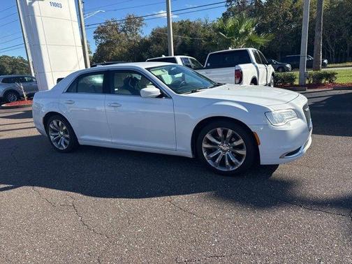 2019 Chrysler 300 Touring L