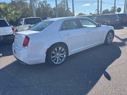 2019 Chrysler 300 Touring L