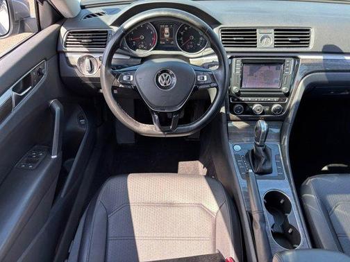 2017 Volkswagen Passat 1.8T SE w/Technology