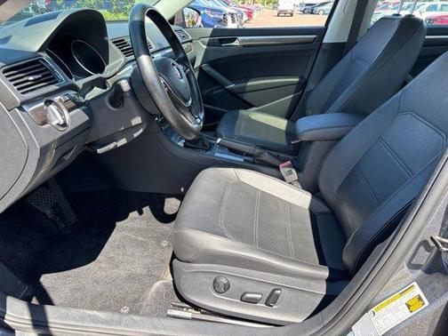 2017 Volkswagen Passat 1.8T SE w/Technology