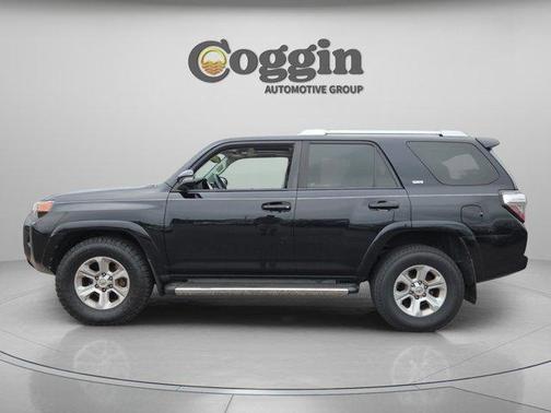 Midnight Black Metallic 2016 Toyota 4Runner SR5