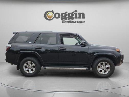 Midnight Black Metallic 2016 Toyota 4Runner SR5