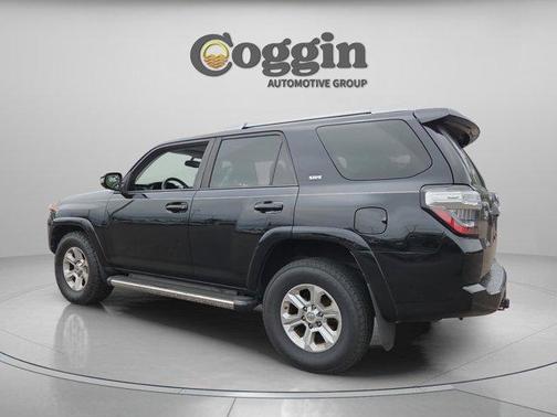 Midnight Black Metallic 2016 Toyota 4Runner SR5