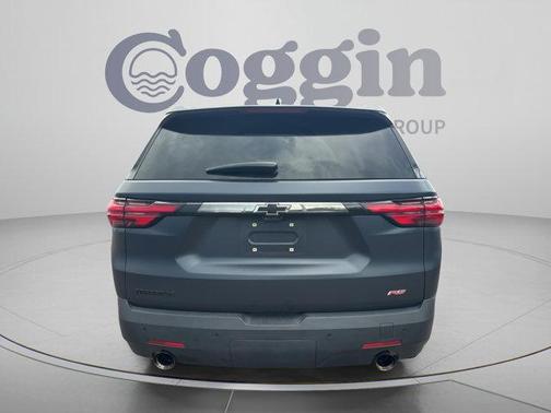 Mosaic Black Metallic 2022 Chevrolet Traverse RS