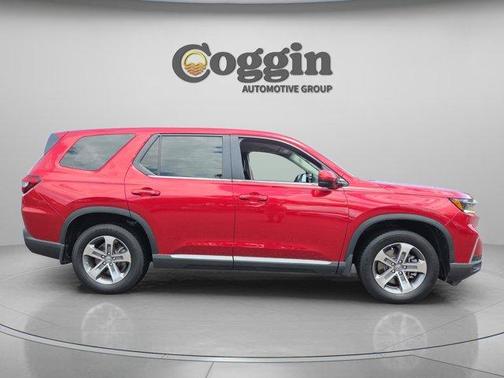 Radiant Red Metallic II 2023 Honda Pilot EX-L 7-Passenger