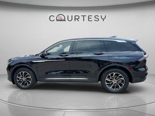 Black Metallic 2025 Lincoln Nautilus Premiere