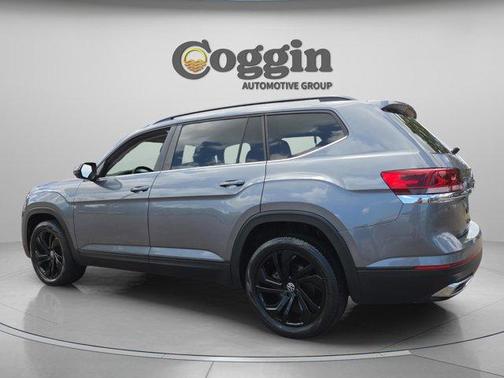 Platinum Gray Metallic 2022 Volkswagen Atlas 2.0T SE w/Technology