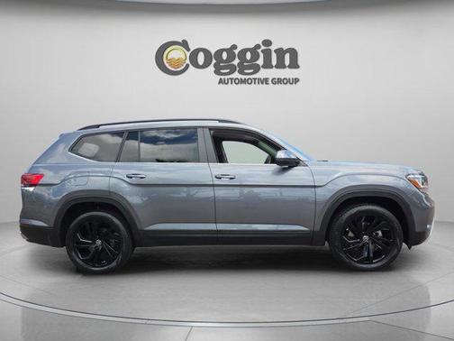 Platinum Gray Metallic 2022 Volkswagen Atlas 2.0T SE w/Technology