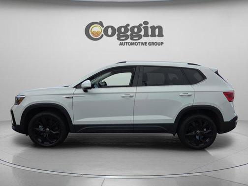 Pure White 2023 Volkswagen Taos 1.5T SE