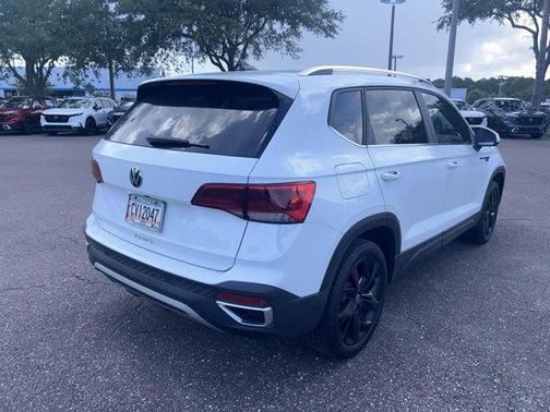 Pure White 2023 Volkswagen Taos 1.5T SE