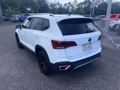 Pure White 2023 Volkswagen Taos 1.5T SE