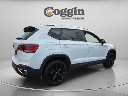 Pure White 2023 Volkswagen Taos 1.5T SE