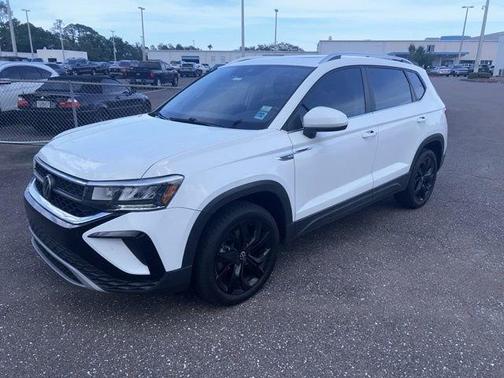 Pure White 2023 Volkswagen Taos 1.5T SE
