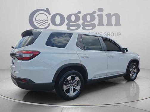 Lunar Silver Metallic 2024 Honda Pilot EX-L 7-Passenger