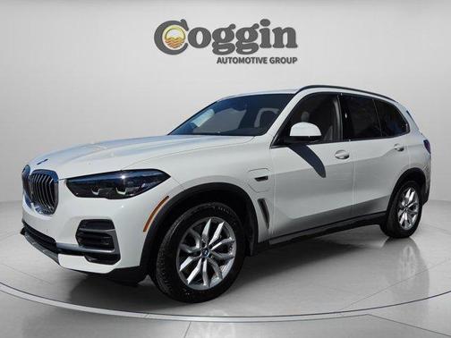 Alpine White 2022 BMW X5 PHEV xDrive45e
