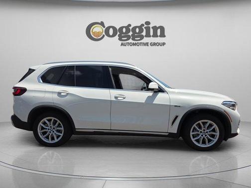 Alpine White 2022 BMW X5 PHEV xDrive45e