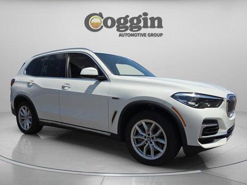 Alpine White 2022 BMW X5 PHEV xDrive45e