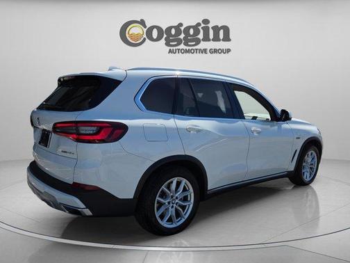 Alpine White 2022 BMW X5 PHEV xDrive45e