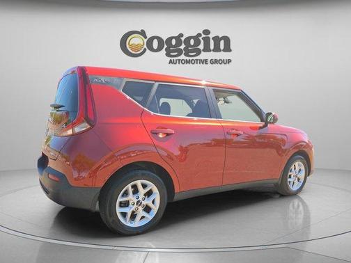 Mars Orange 2022 Kia Soul LX